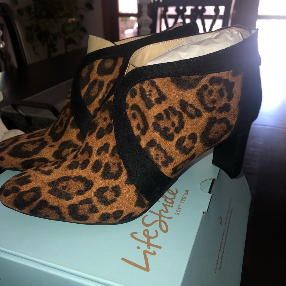 Life Stride Cheetah Booties
